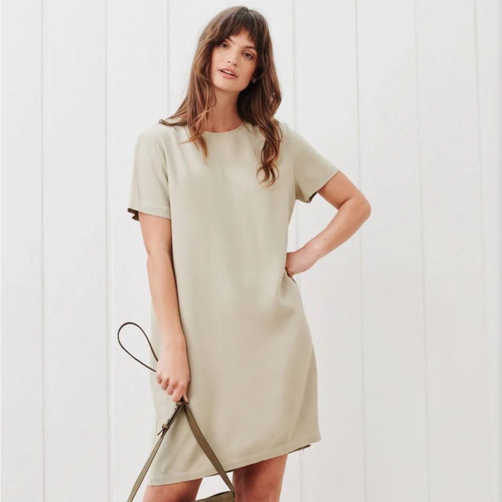 Jenni Kayne Palmer Crepe T-Shirt Dress in Willow, Size M